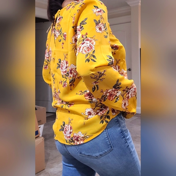 NWT Yellow blouse - Picture 2 of 7